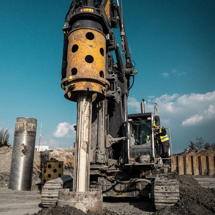 Na stavbě Pernerky je vidět výrazný posun. Spodní stavba postupuje naplno