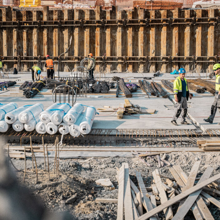 Na stavbě Pernerky je vidět výrazný posun. Spodní stavba postupuje naplno