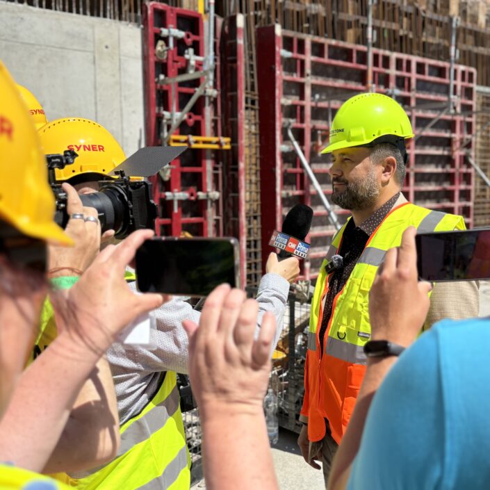 Po roce od zahájení stavby si budoucí Galerii Pernerka prohlédli i&nbsp;novináři
